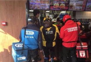 重庆送外卖爆料视频,街头惊险瞬间,外卖配送背后的辛酸与挑战 第2张 重庆送外卖爆料视频,街头惊险瞬间,外卖配送背后的辛酸与挑战 第2张